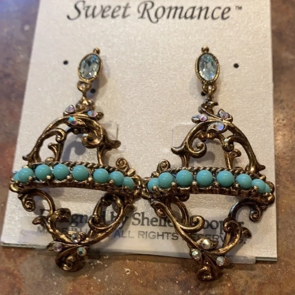 Very cool Ornate dangle earrings gold tone w/turquoise colored beads & crystals